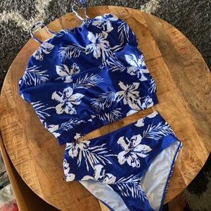 NWOT women’s 2 piece swimsuit. Size medium. Blue with white flowers.
